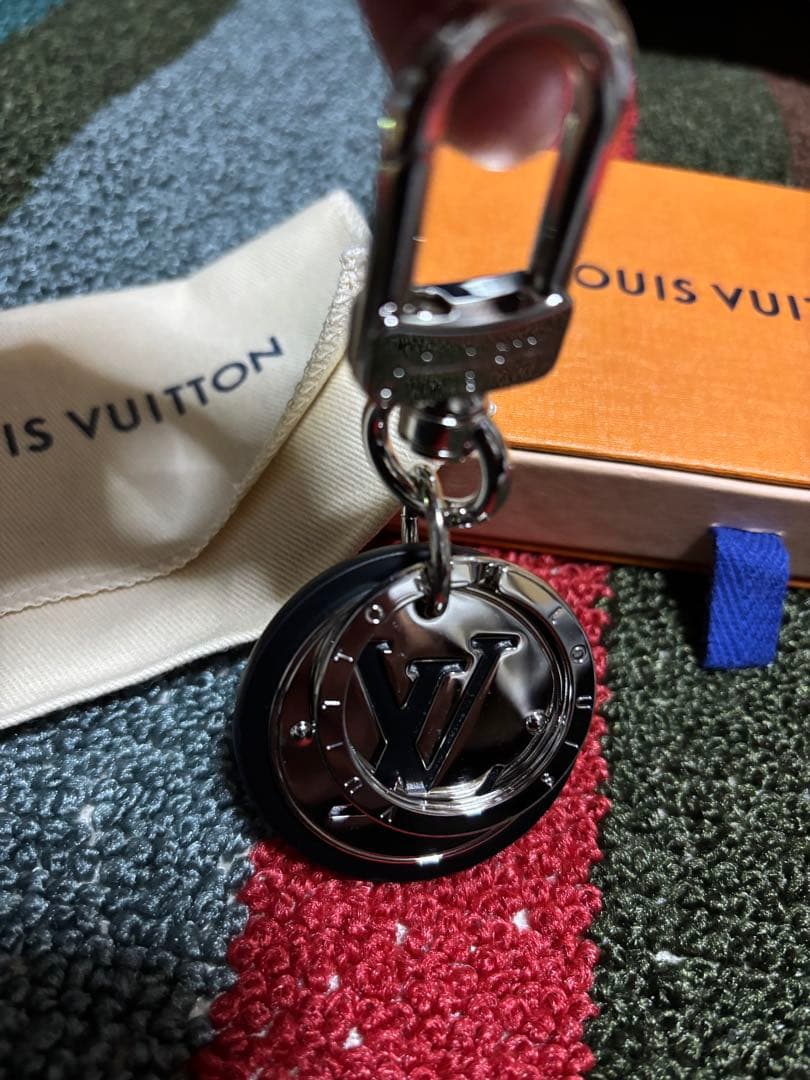 LOUIS VUITTON キーホルダー・LV サークル
