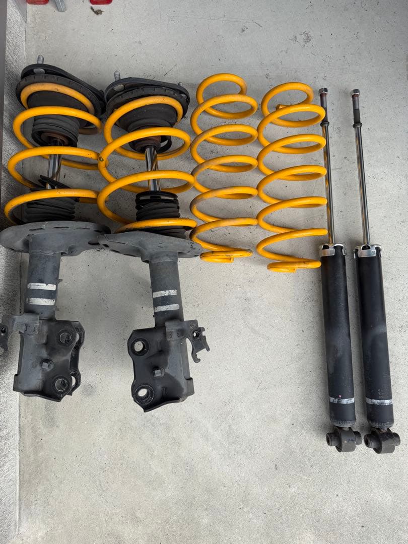 プリウス 30 後期　モデリスタ　ダウンサス　純正　ショック