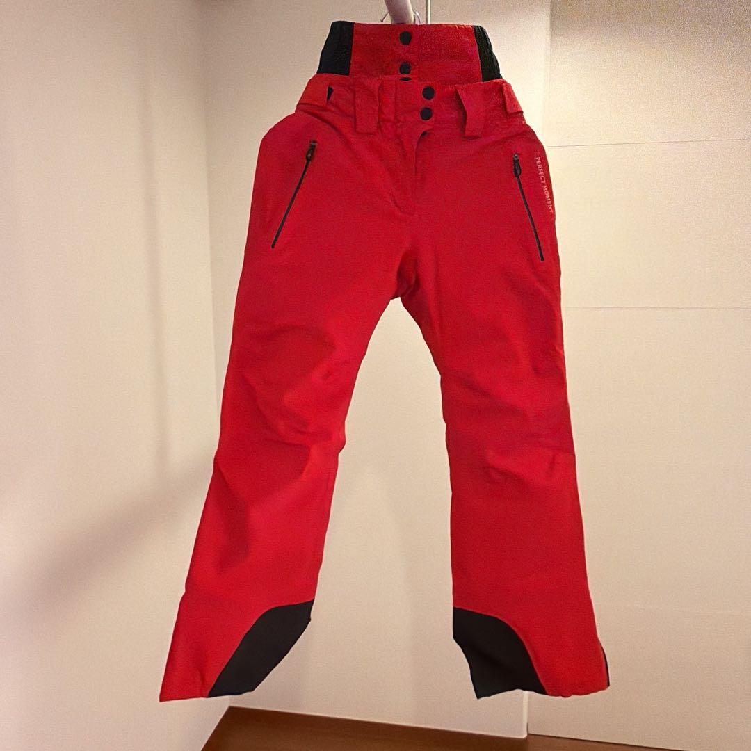 セレブウェアPERFECT MOMENT スキーウェアサイズ130〜150サイズ