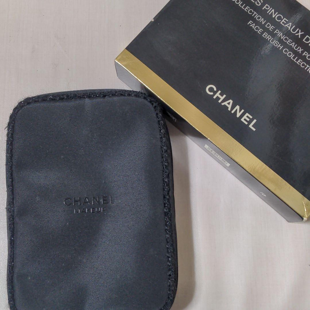 CHANEL　化粧ポーチ　ブラシ3点つき　未使用品