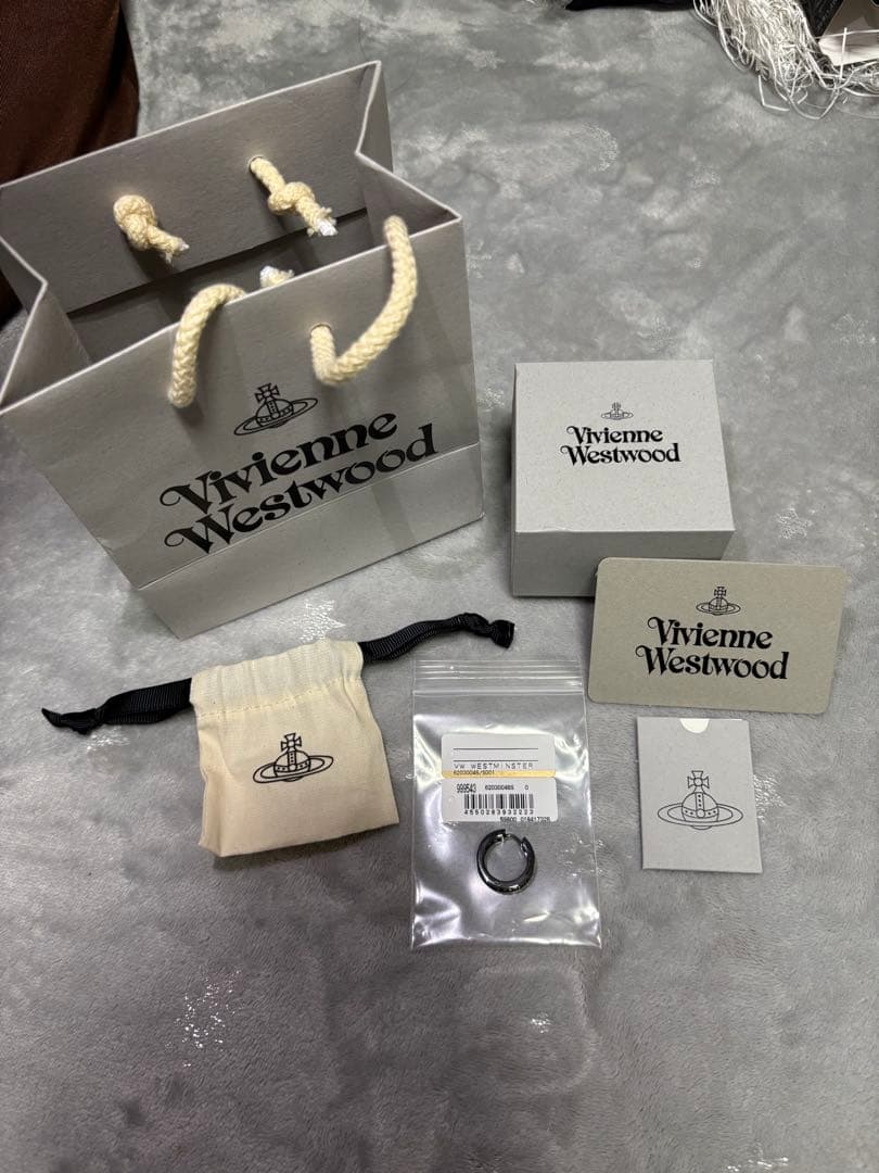 Vivienne Westwood ブラックリングピアス（片耳用）　新品未使用品