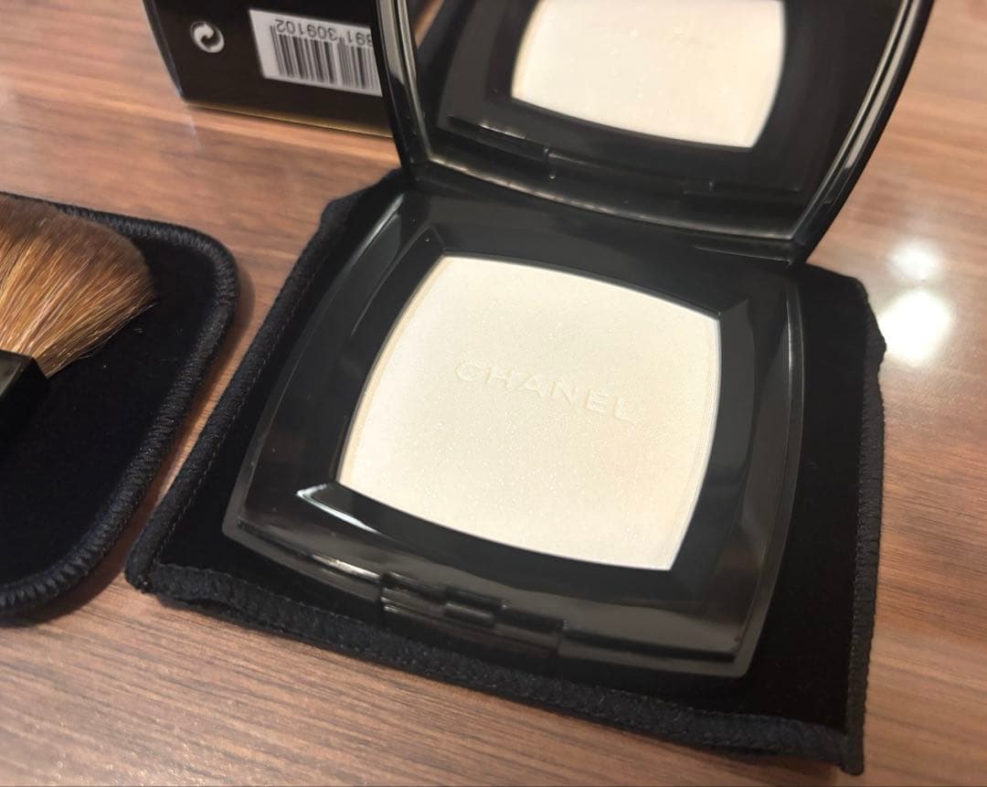 【新品】シャネル　プードゥル ルミエール グラッセ