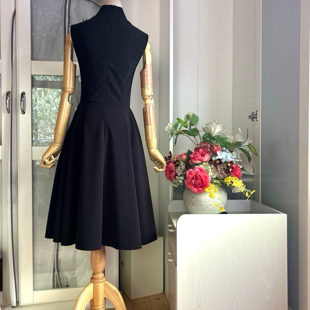極美品　ルネ　シルエットを綺麗に見せるデザイン　フレアワンピース 黒