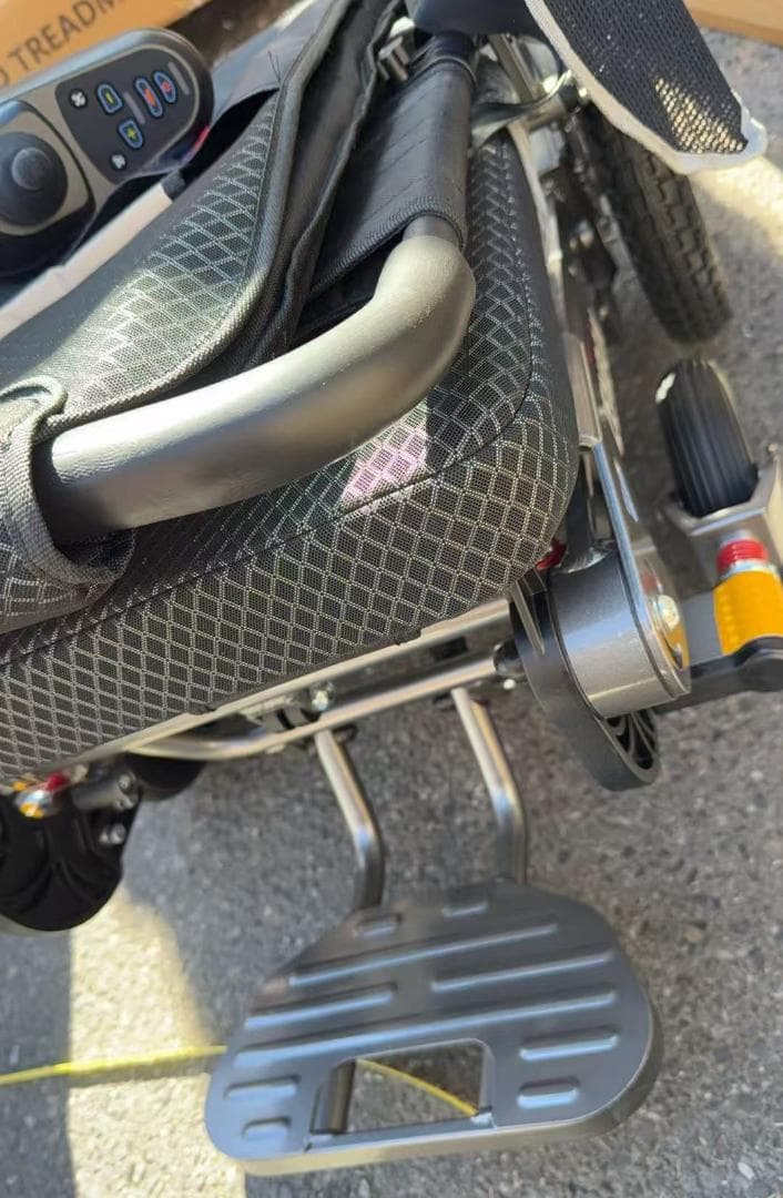 車椅子 電動 電動車いす 30km長距離走行 軽量 折畳み 自動折りたたみ