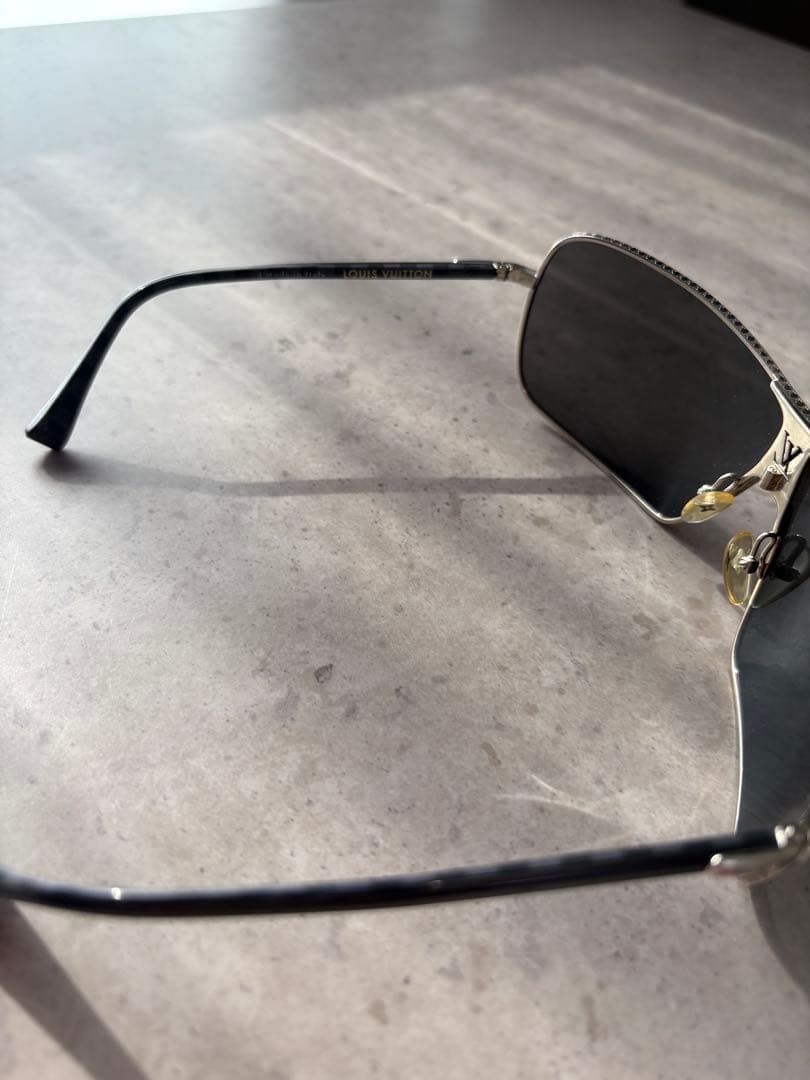 Louis Vuitton ブラックスサングラス