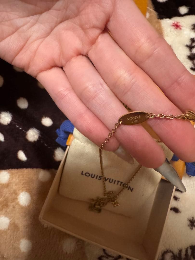 LOUIS VUITTON LVロゴネックレス ゴールド