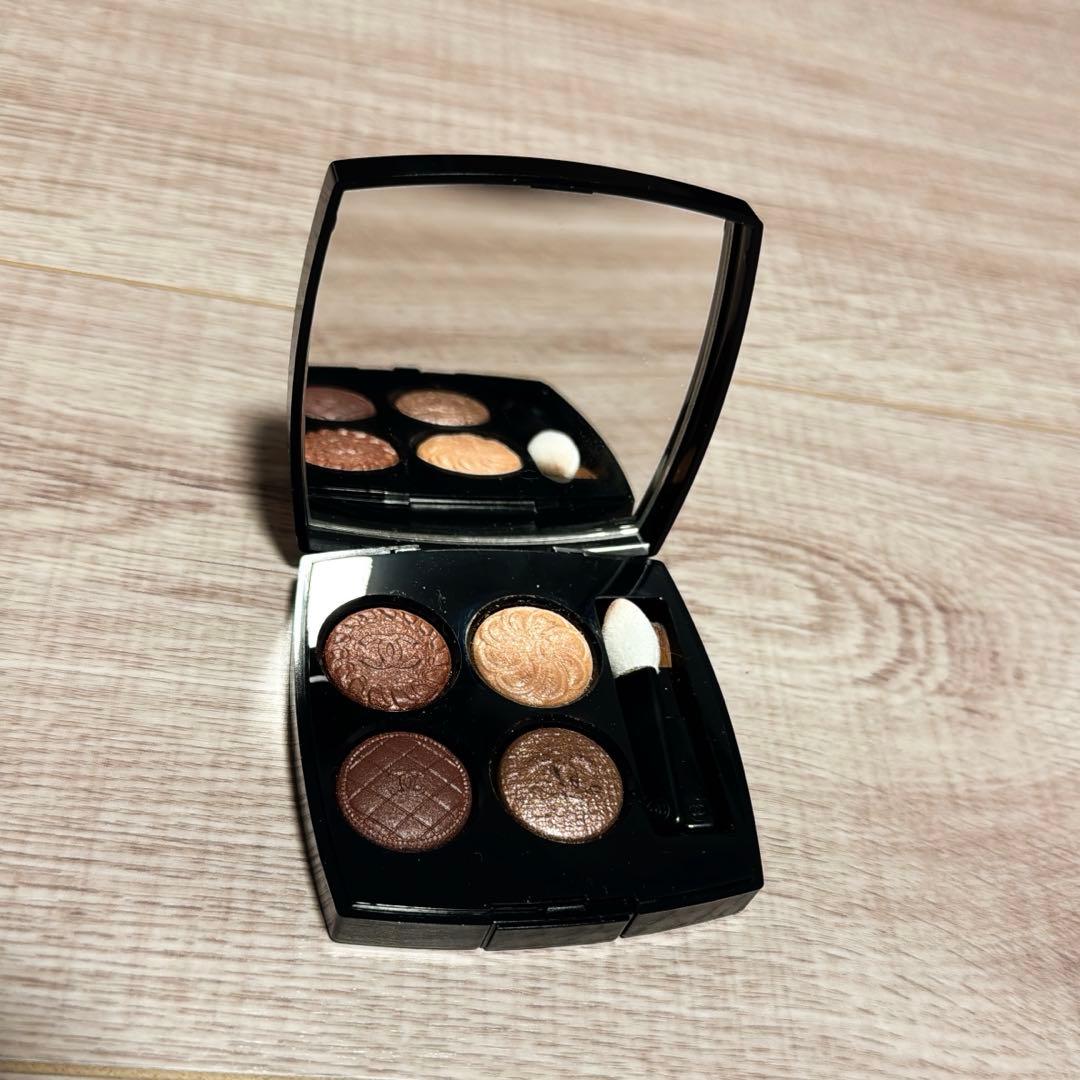 CHANELレキャトル オンブル ブトン 219 ブトンクチュール