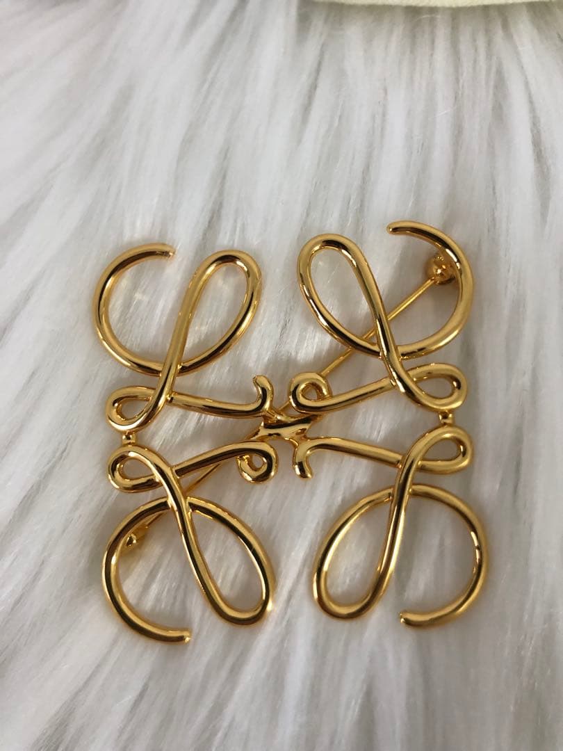 LOEWE ロエベ　アナグラムブローチ　ゴールド　レディース　ファッション