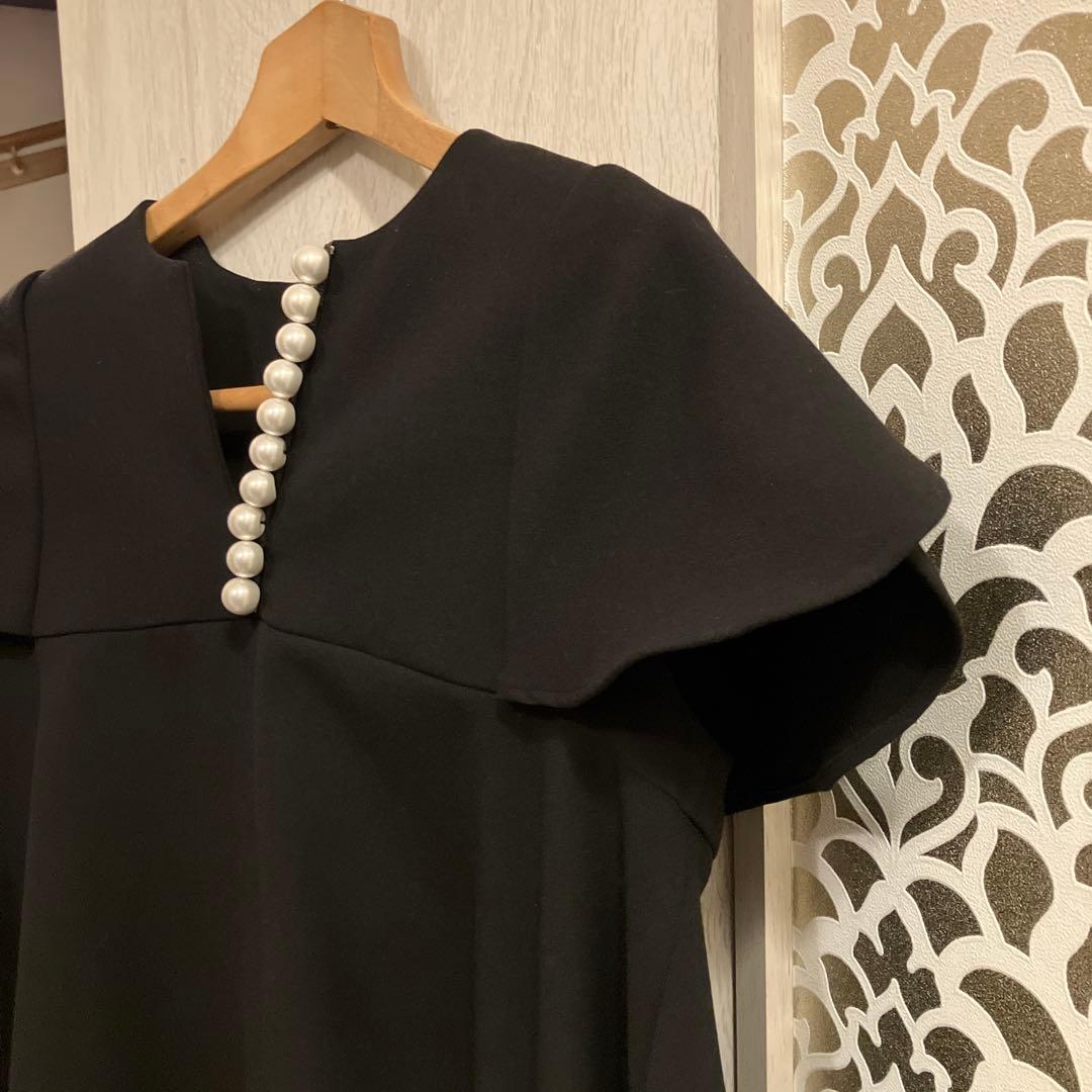 美品❣️激安❣️ヨーコチャン❣️トップス 黒。40サイズ。パール可愛い❣️