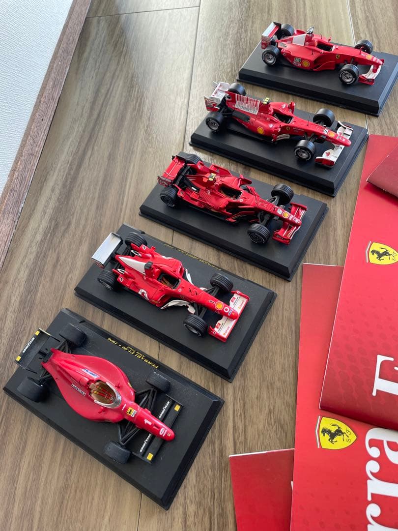 Ferrari F1 ミニカーセット 5台と書籍・DVD デアゴスティーニ