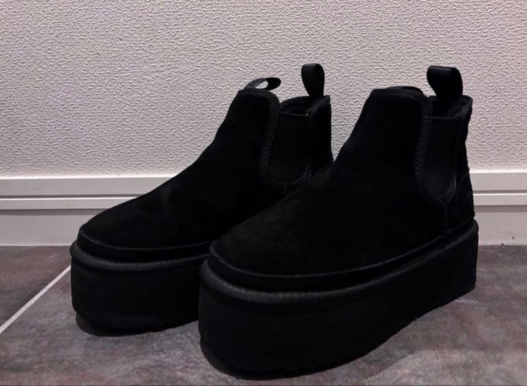 ＜UGG＞Neumel Platform Chelsea Boot