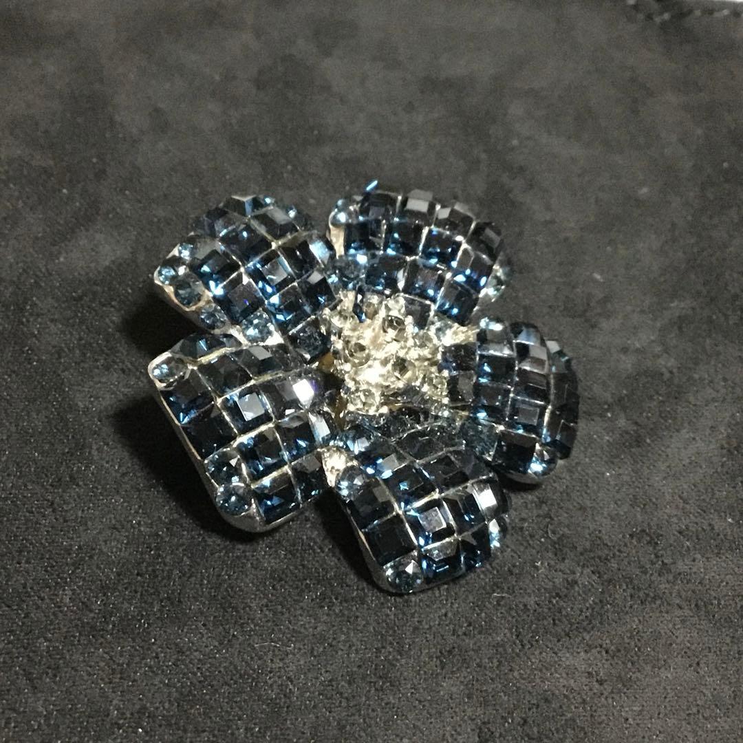 在庫一掃セール中！FOXEY 定番FLEUR お花のブローチ ネイビー