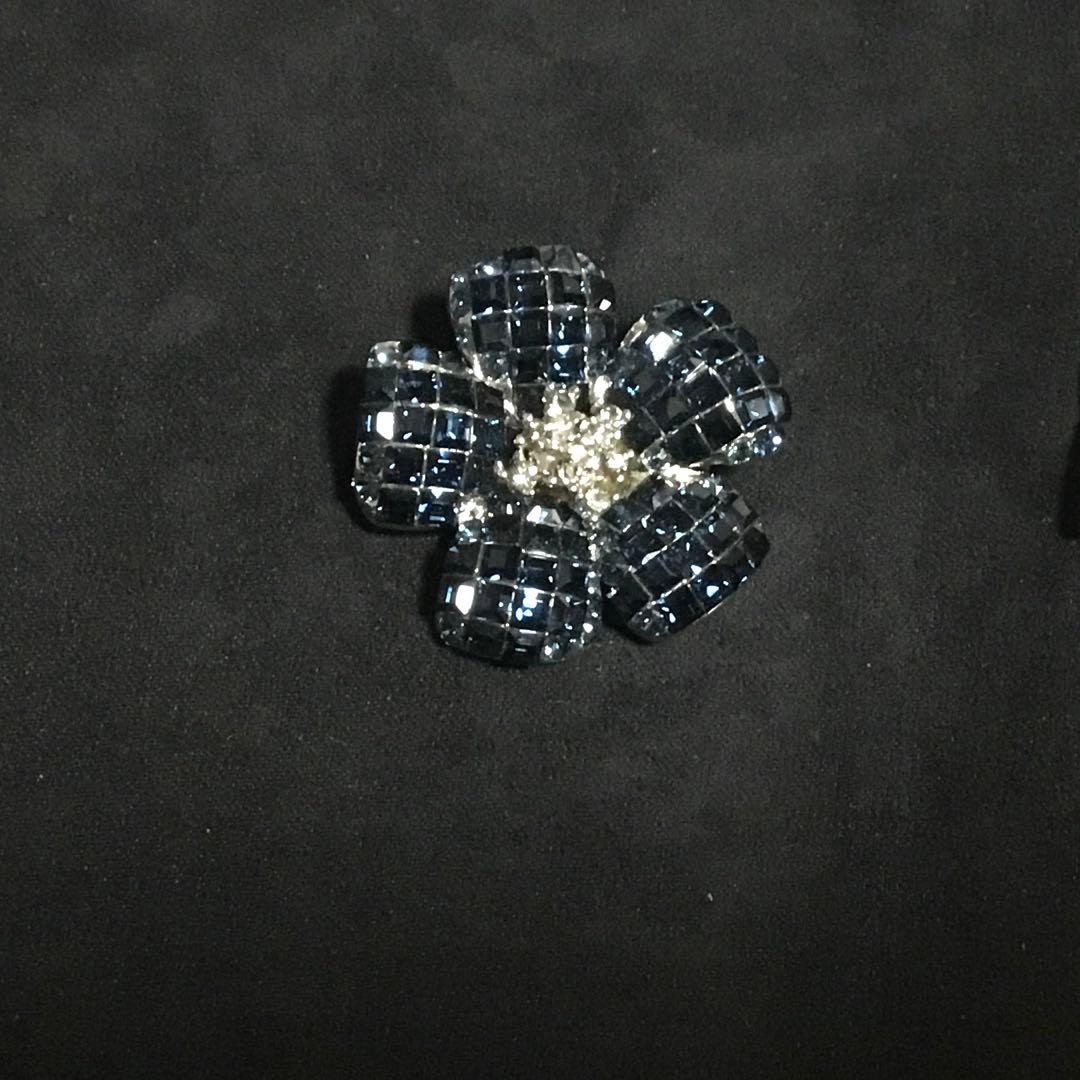 在庫一掃セール中！FOXEY 定番FLEUR お花のブローチ ネイビー