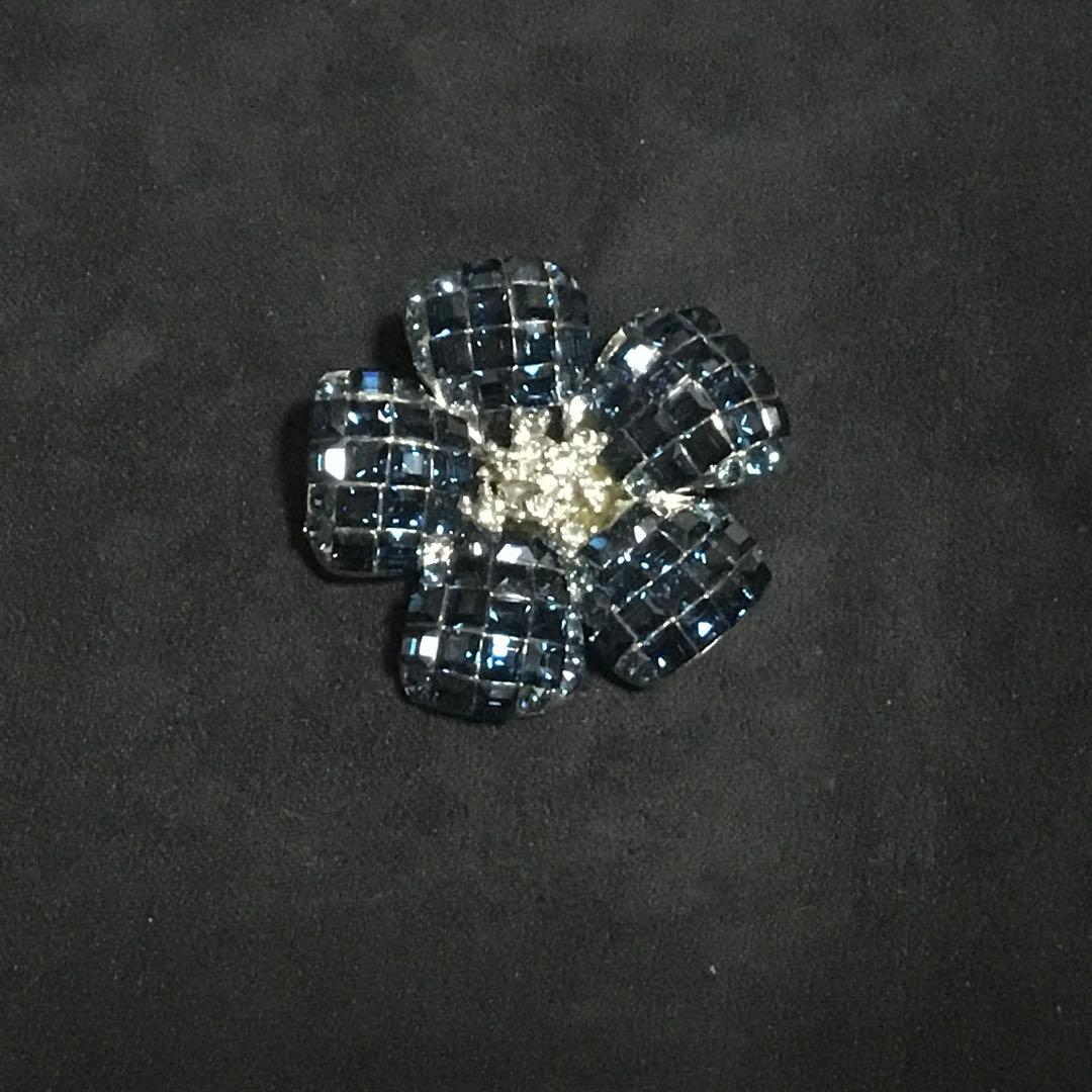 在庫一掃セール中！FOXEY 定番FLEUR お花のブローチ ネイビー