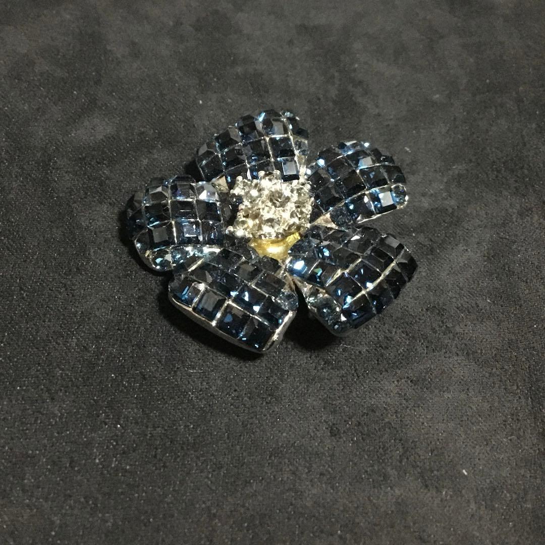 在庫一掃セール中！FOXEY 定番FLEUR お花のブローチ ネイビー