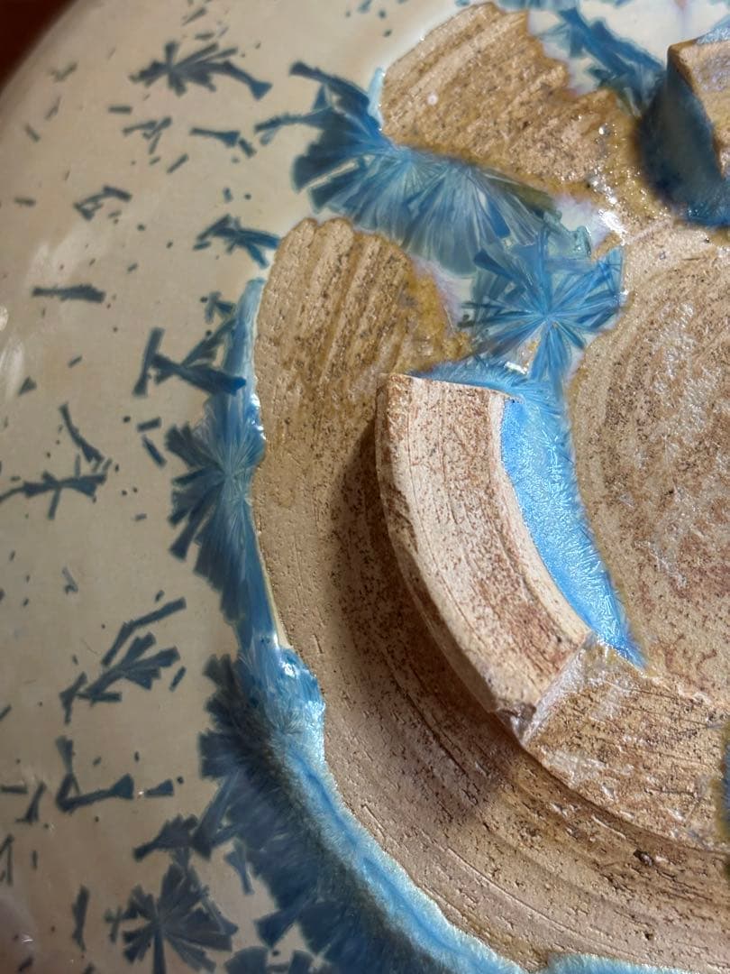 やまちゃん河井寛次郎作青白藁灰釉結晶文八寸三ツ足高台鉢　検水面に降った初雪