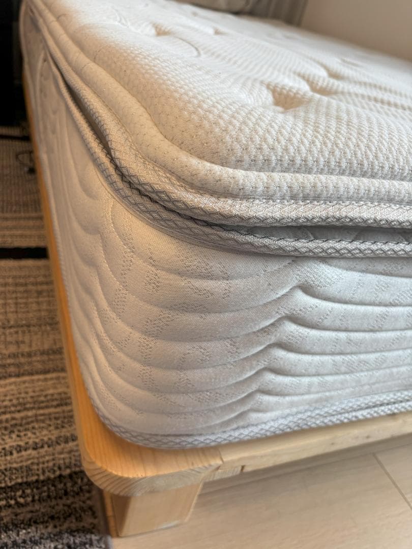 【美品】シモンズ セミダブル ピロートップ /高級ホテル仕様 /定価28.5万円