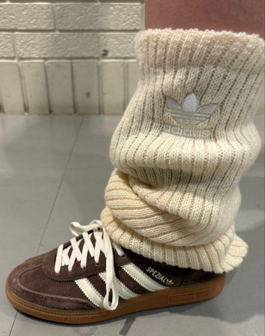 新品】⭐️白黒2点⭐️アディダスadidasリブ編みレッグウォーマー　ルーズりなてぃ