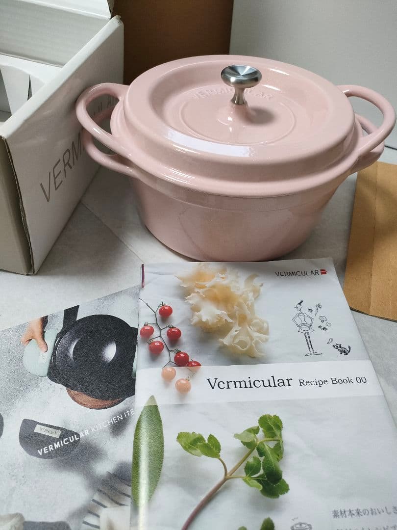 【新品•未使用】バーミキュラ オーブンポット 18cmピンク　レシピ本付き