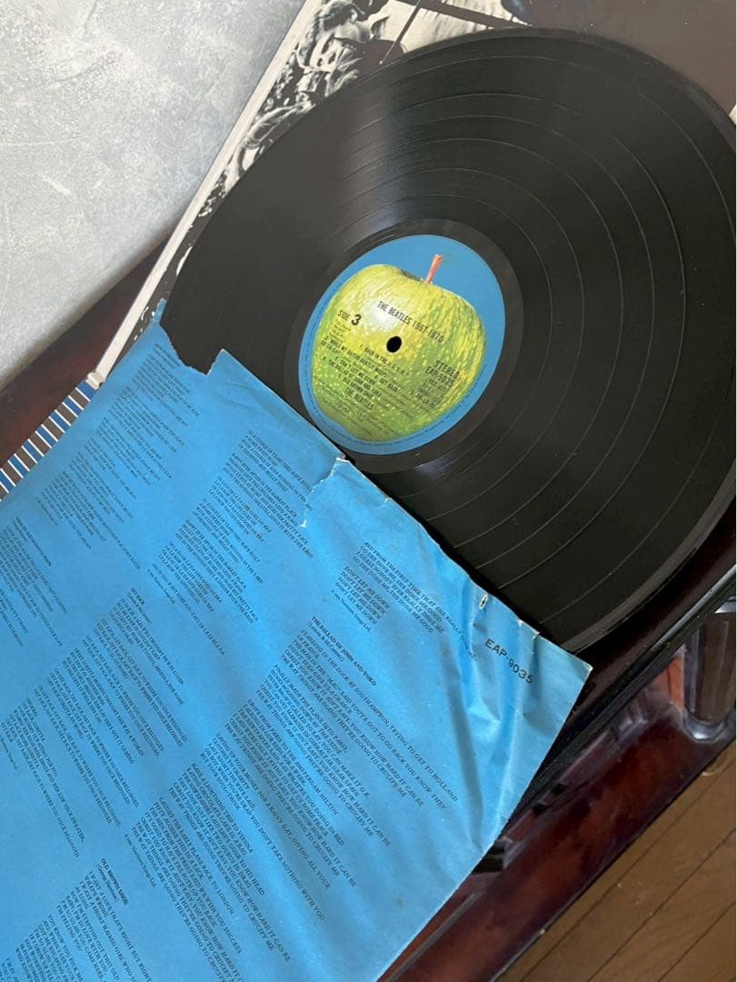 ビートルズ　レア品　赤青　2セット　レコード