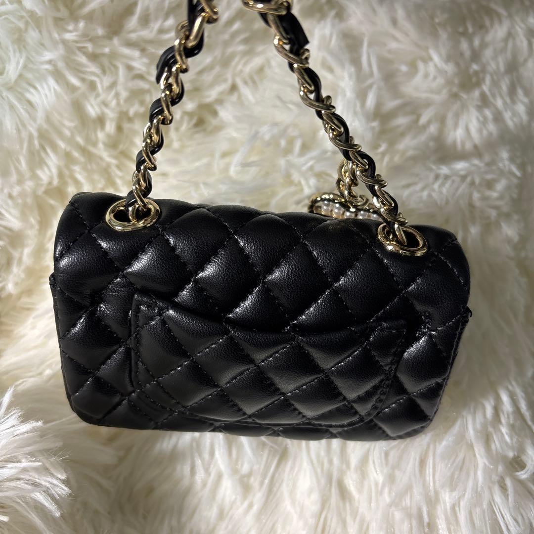 CHANEL ブラック ミニバッグ キルティングノベルティ