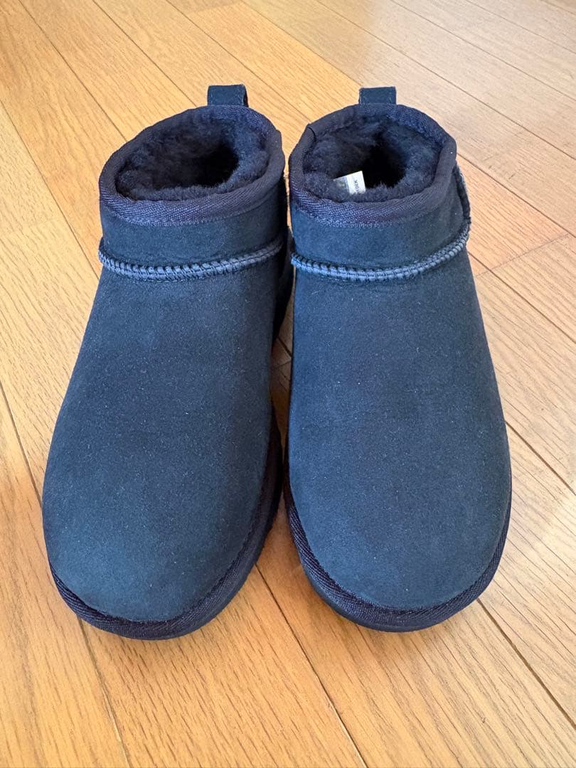 【新品未使用】UGG ブラック ムートンショートブーツ
