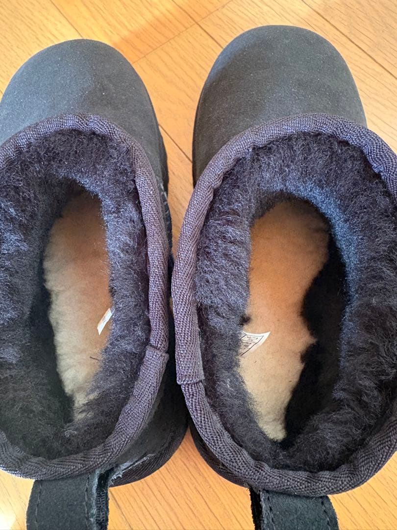 【新品未使用】UGG ブラック ムートンショートブーツ