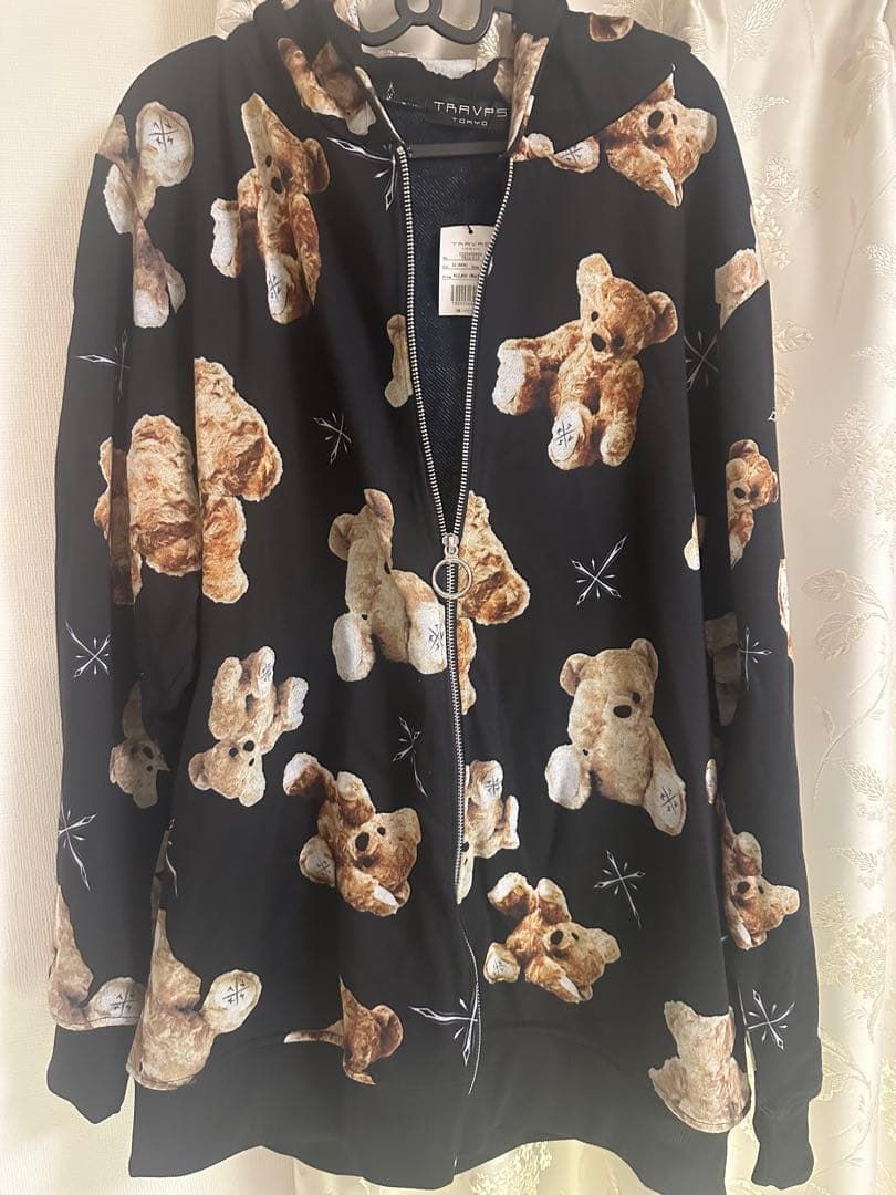 新品トラバストーキョー TRAVASTOKYO クマプリントパーカー タグ付き