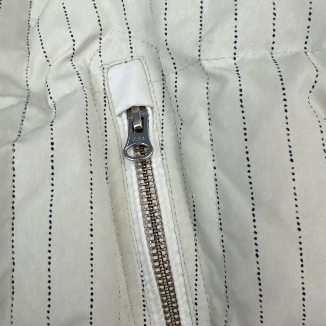 メンズジャケット LLホワイト ストライプ V字ロゴダウン