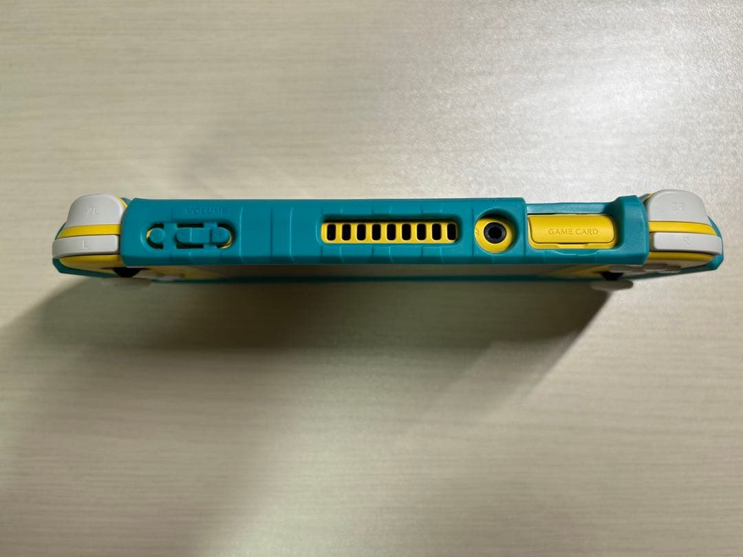 Nintendo Switch Light 本体（黄色）