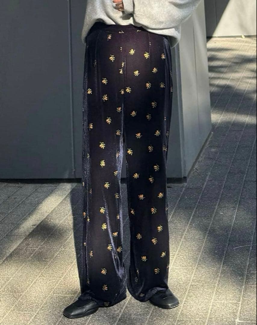 OUTDOOR PRODUCTS 刺繍ベロアフレアパンツ 36