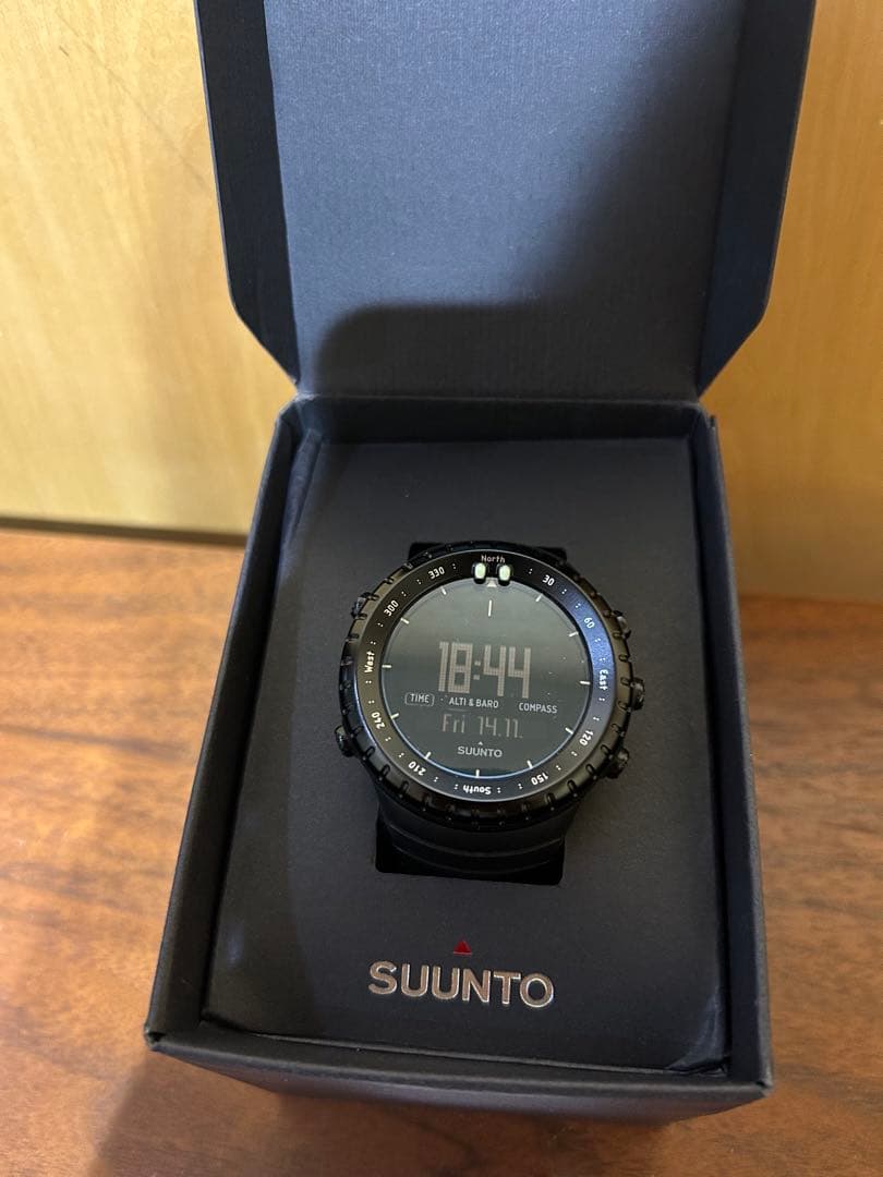 SUUNTO デジタル腕時計 オールブラック 純正交換ベルト、予備電池付属