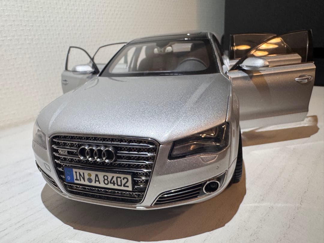 ミニカー Audi A8 L W12