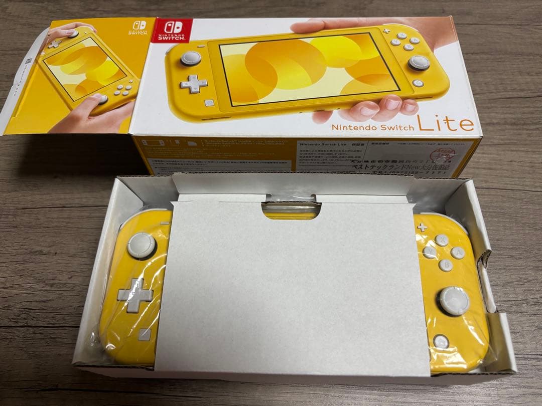 Nintendo Switch Lite イエロー 本体 箱　充電器付き 美品