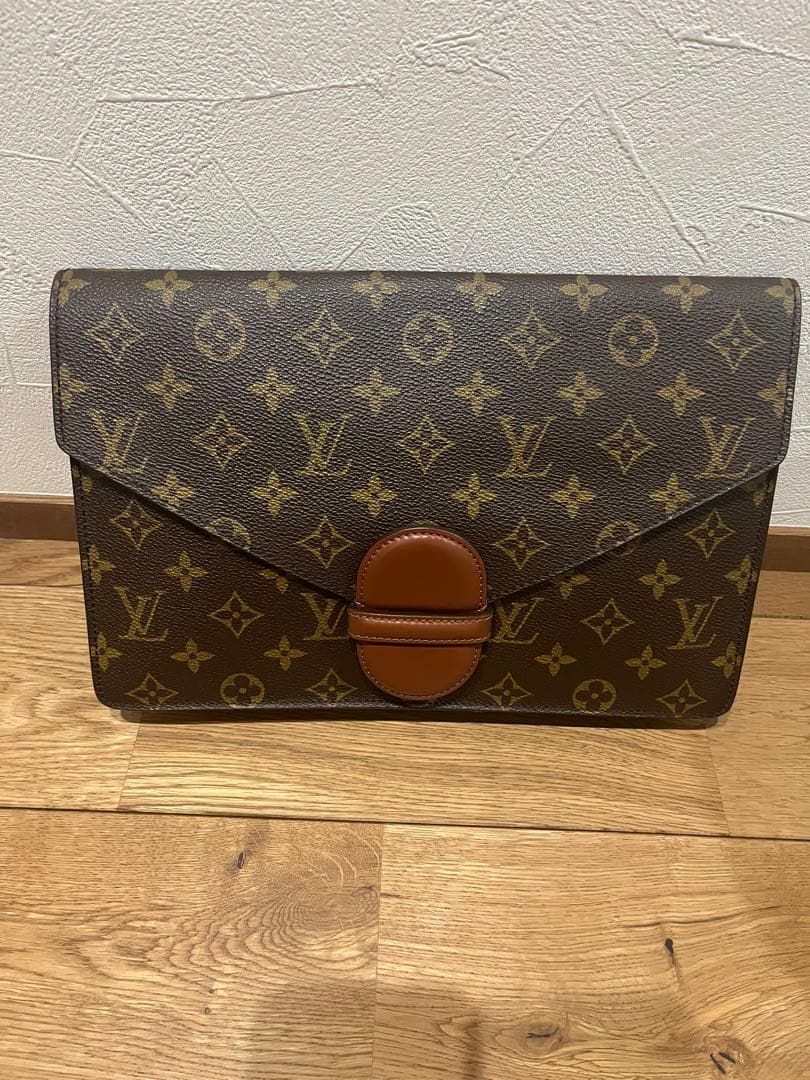 Louis Vuitton モノグラムクラッチバッグ