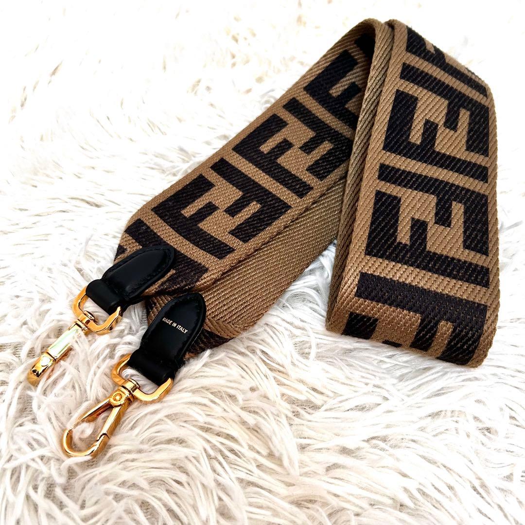美品　FENDI フェンディ　ストラップユー　ズッカ柄　レザー　キャンバス