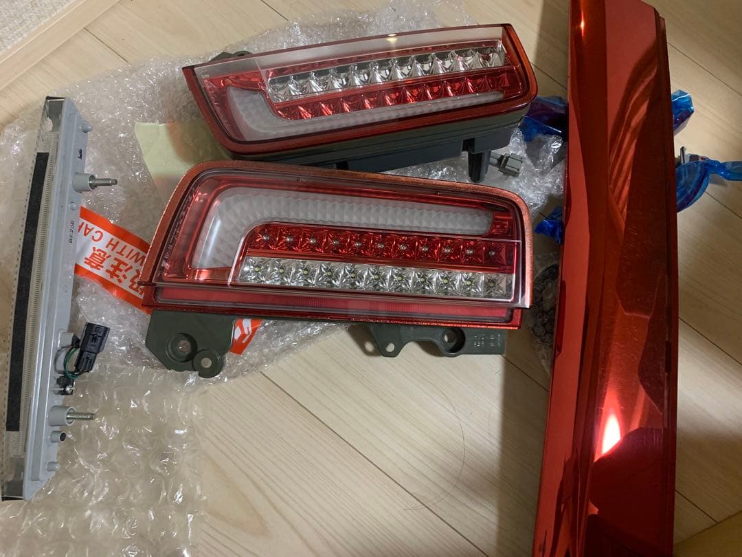 専用　E52 エルグランド Valenti （ヴァレンティ）テールランプ