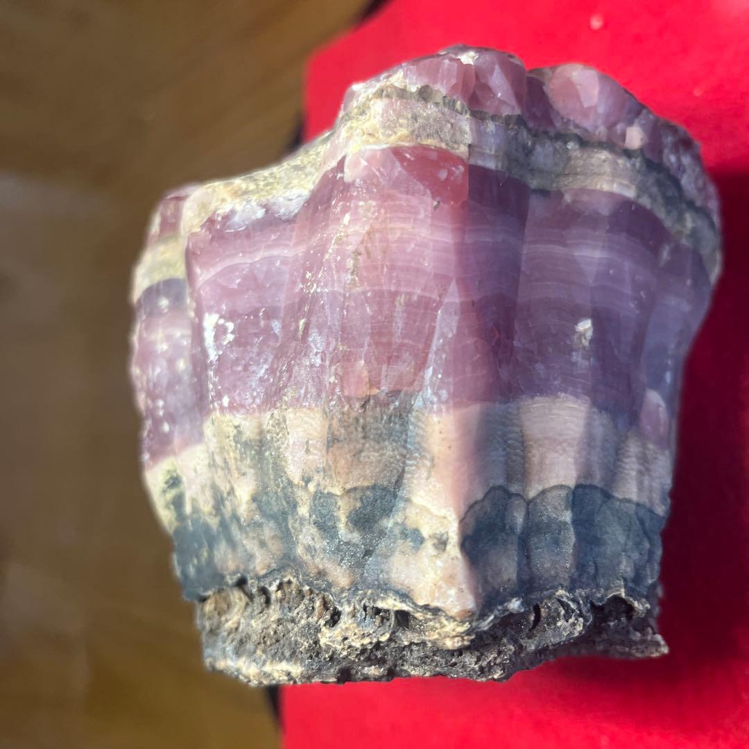 北海道稲倉石鉱山産 菱マンガン鉱 ロードクロサイト　インカローズ　原石1.8kg