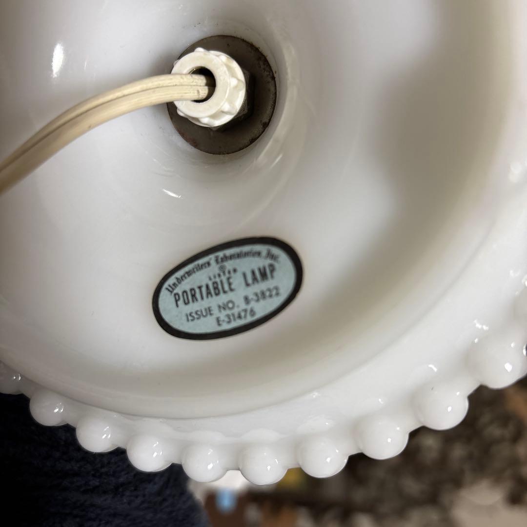 フェントン ボブネイルミルクグラス テーブルランプ