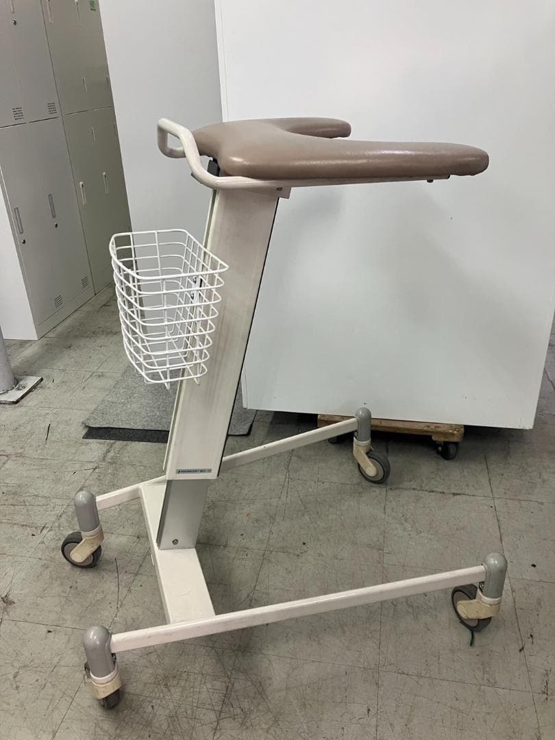 パラマウントベッド 歩行補助器 歩行器 アームレスト高さ調整　介護　福祉　腰痛