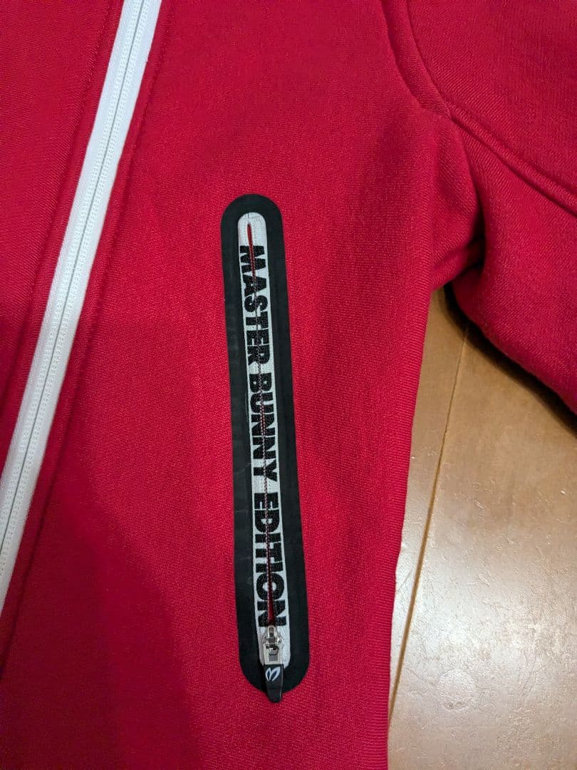 美品　MASTER BUNNY EDITION MBEパーカー レッド