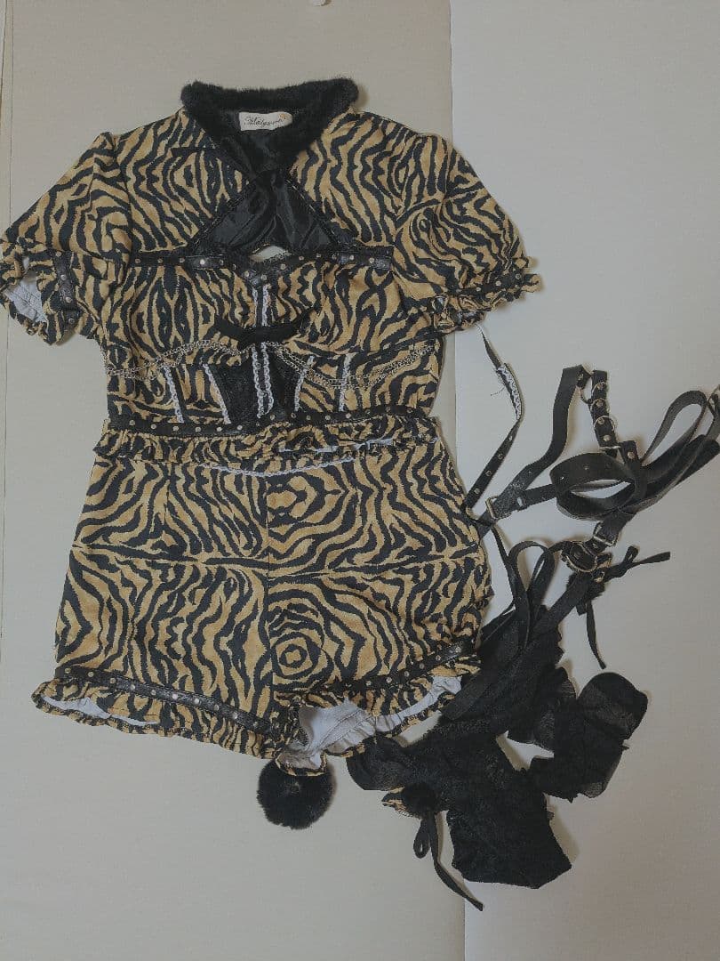 マリームーン　スタッズレザー　鬼　セットアップ コスプレ キャバ　虎 トラ柄