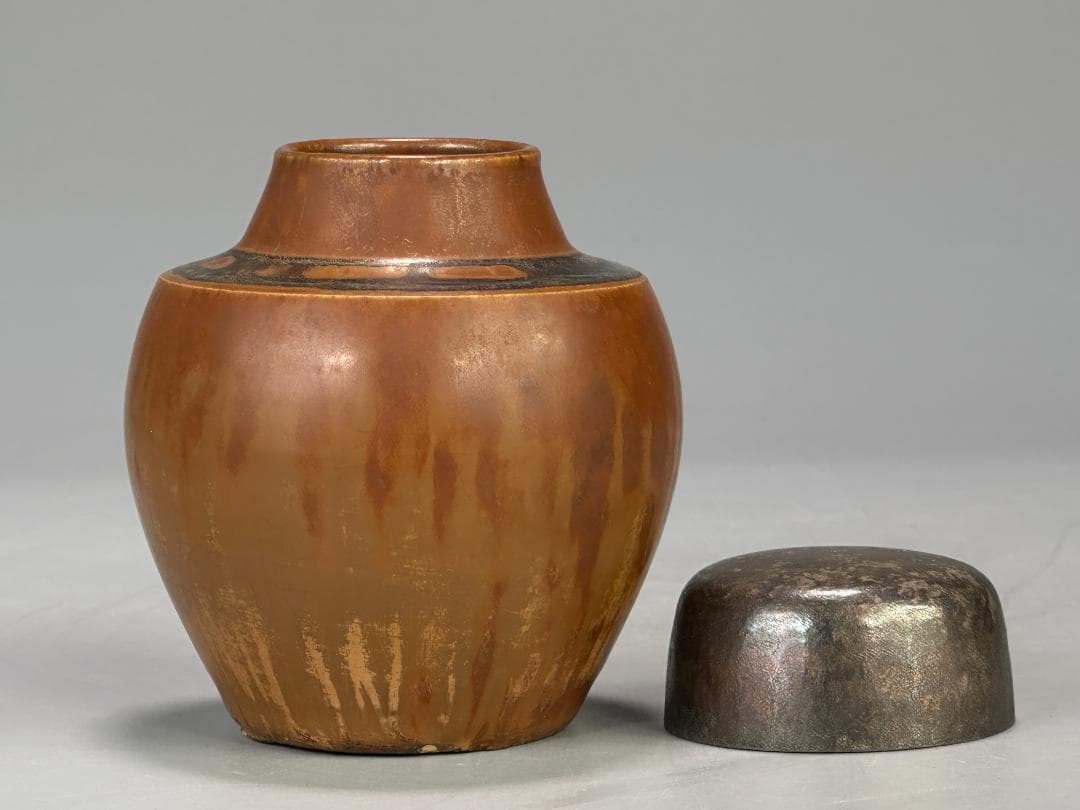 日本美術　江戸時代　丹波焼　茶道具　鉄釉茶入 小壺　刻印有　純銀蓋付　時代共箱付