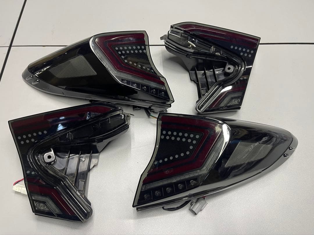 C-HR LEDテールランプ 流れるウィンカー 中古品 当社 デモカー 装着品