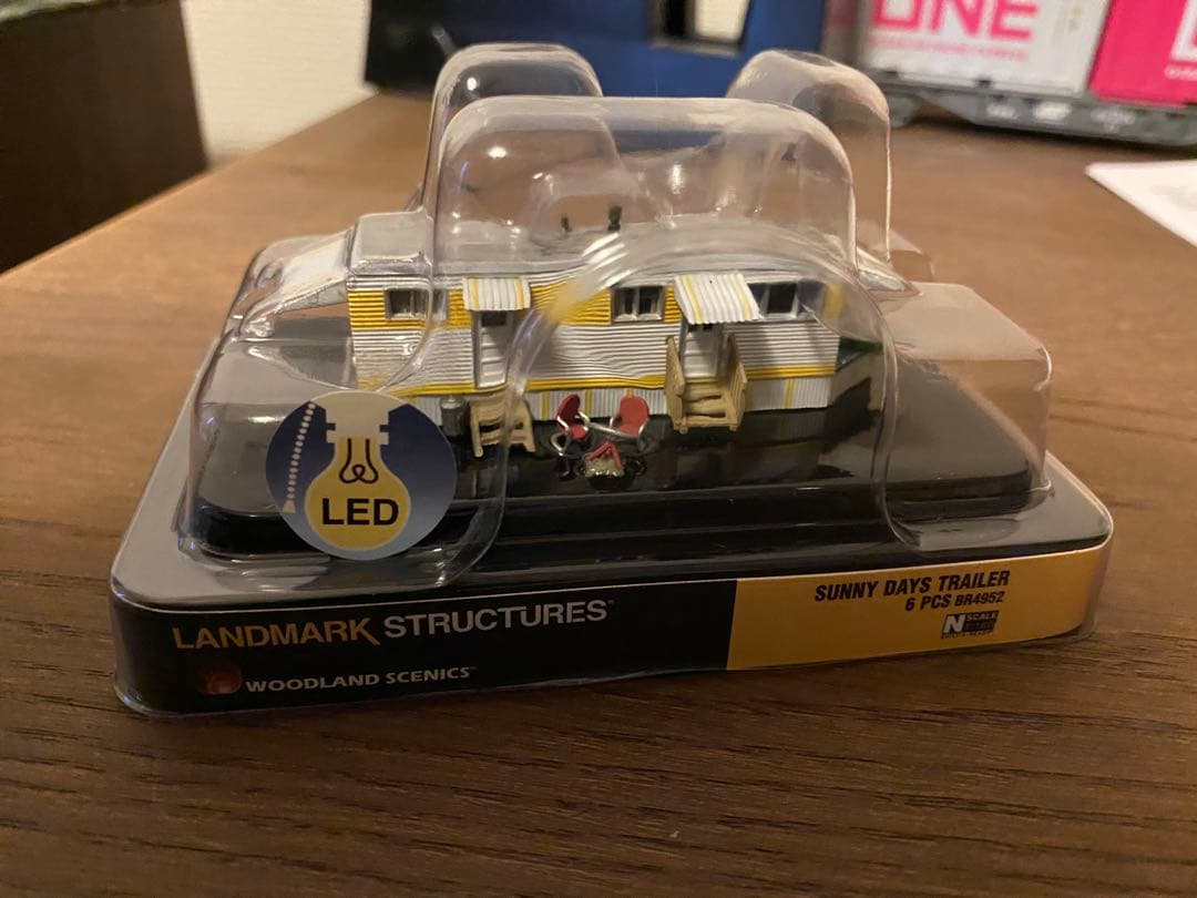 ウッドランドシーニックス 2階建てトレーラーハウス& 晴れの日のトレーラーハウス