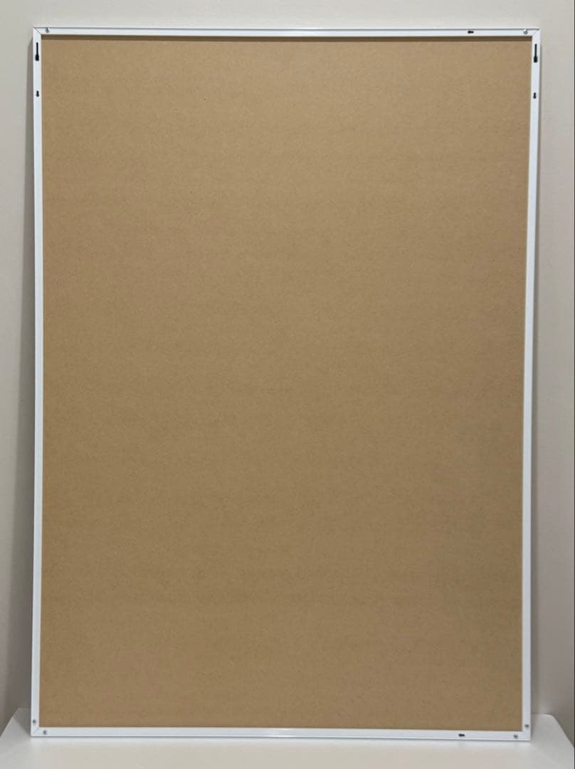 ジュリアンオピー◇Woman taking off man’s shirt