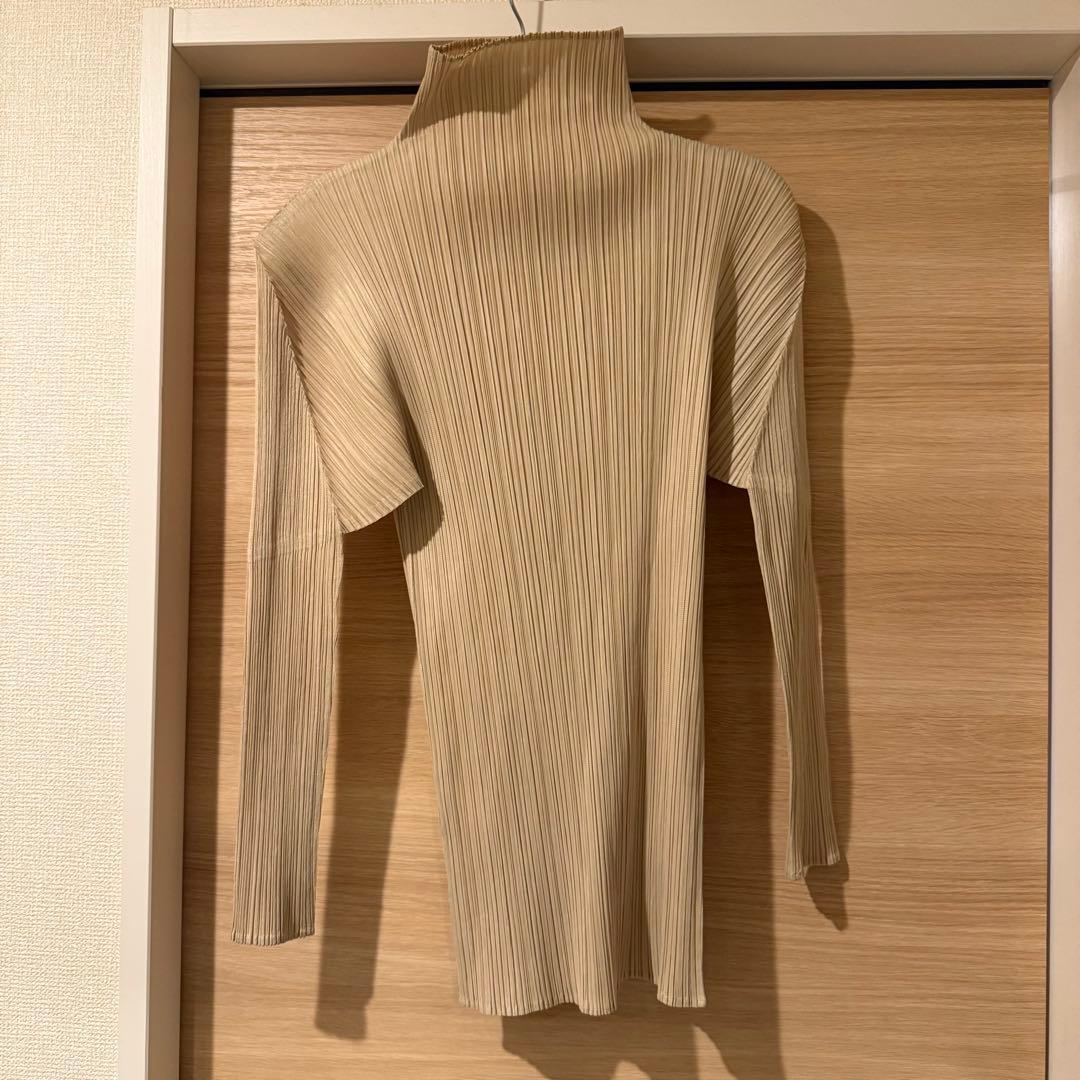 イッセイミヤケ　プリーツプリーズ　ハイネックトップス