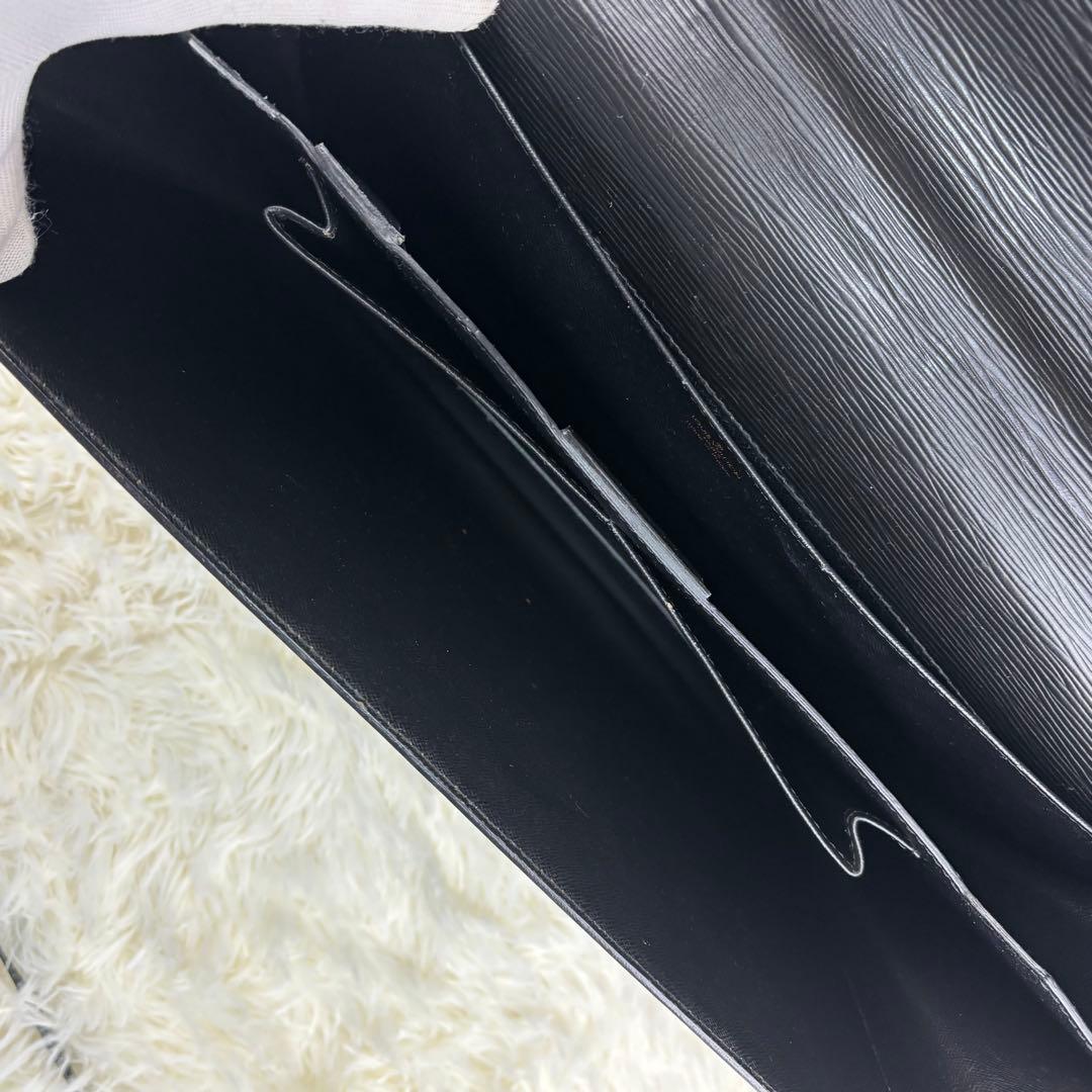 ルイヴィトンエピ セルヴィエット コンセイエ　ビジネスバッグ　ブラック