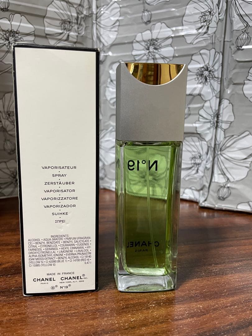 新品未使用　CHANEL N°19 Eau de Toilette 100ml