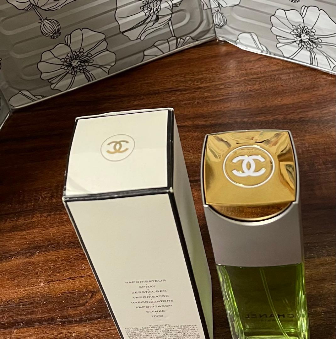 新品未使用　CHANEL N°19 Eau de Toilette 100ml